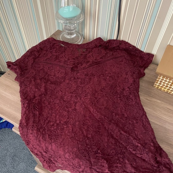 Beautiful appliqué top - Picture 2 of 4